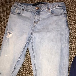 Light wash ripped denim jeans